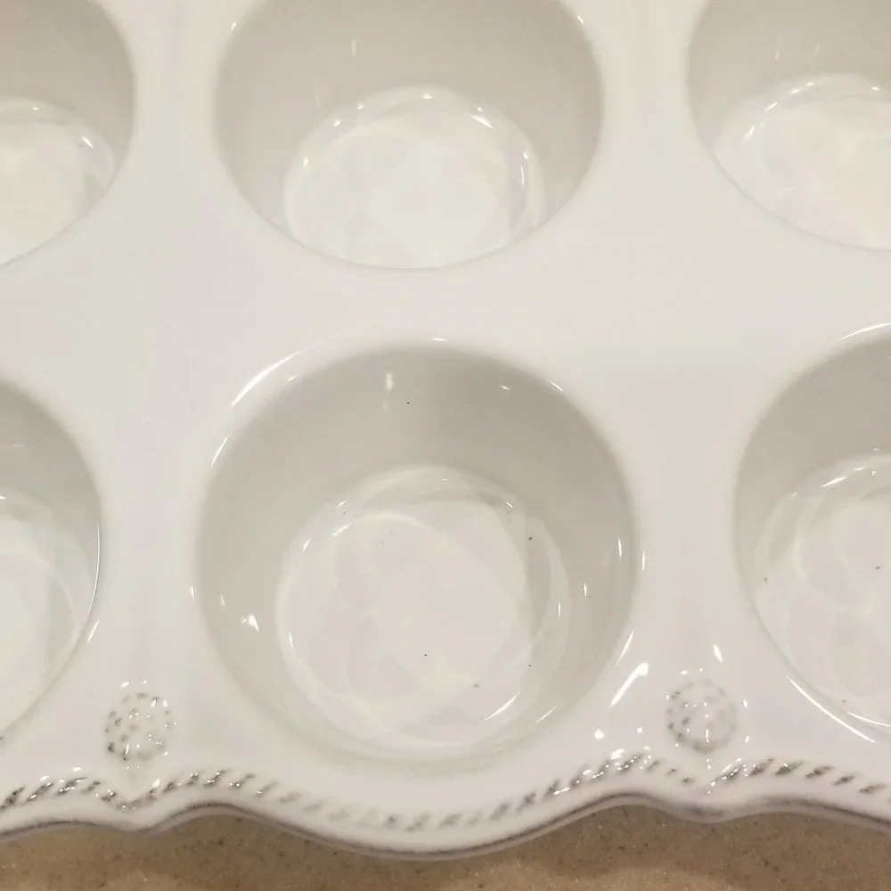 RARE JULISKA WHITE BERRY & THREAD CERAMIC CUPCAKE MUFFIN PAN BAKING COOKING DISH